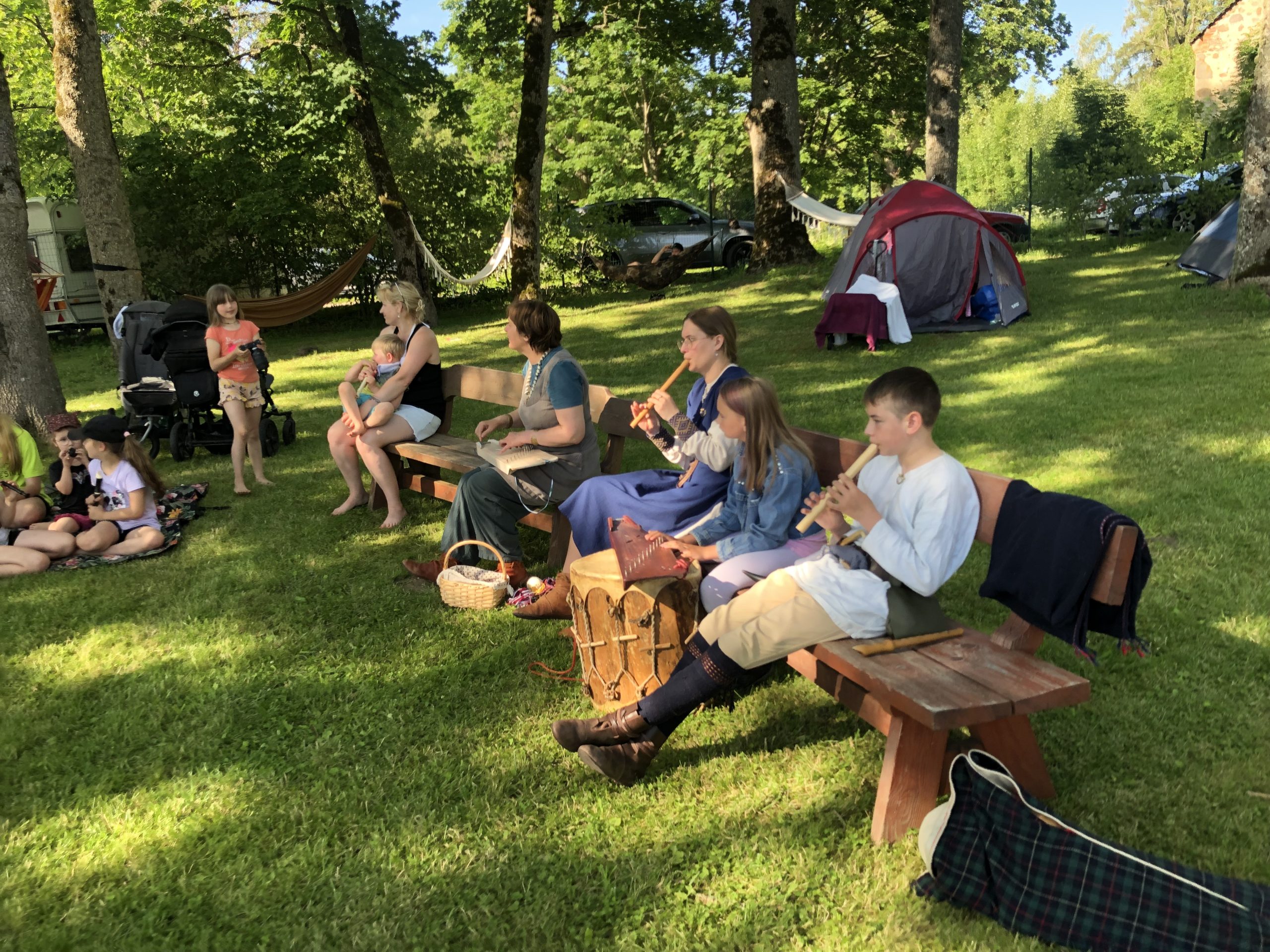 berni izdzivo taurenu vasaru skultes muiza