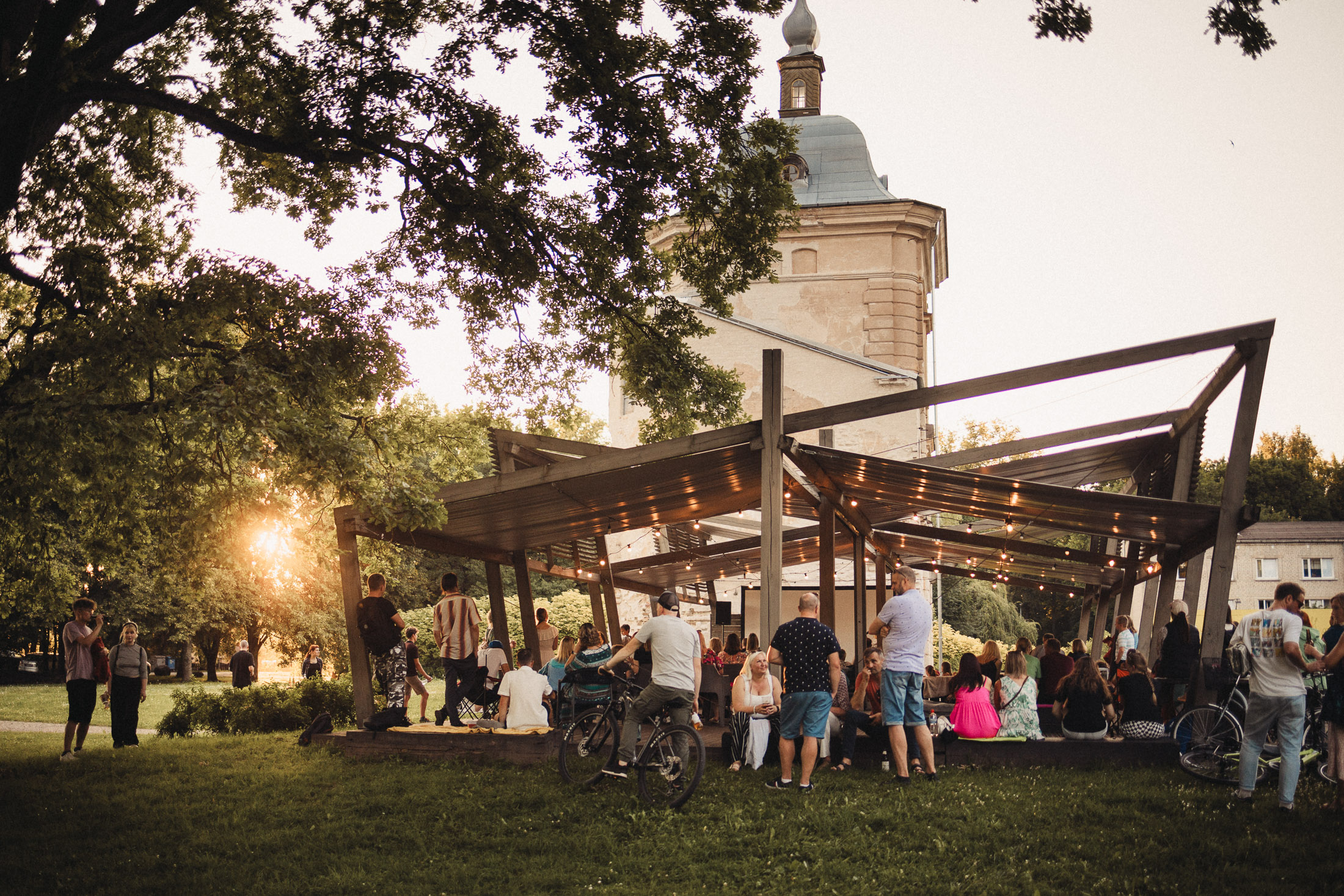 aicina uz brivdabas kinovakariem valmiermuiza