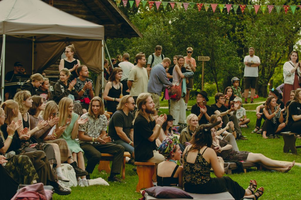 jauniesi aicina svinet makslu un jaunibu e veidenbauma muzeja kalaci