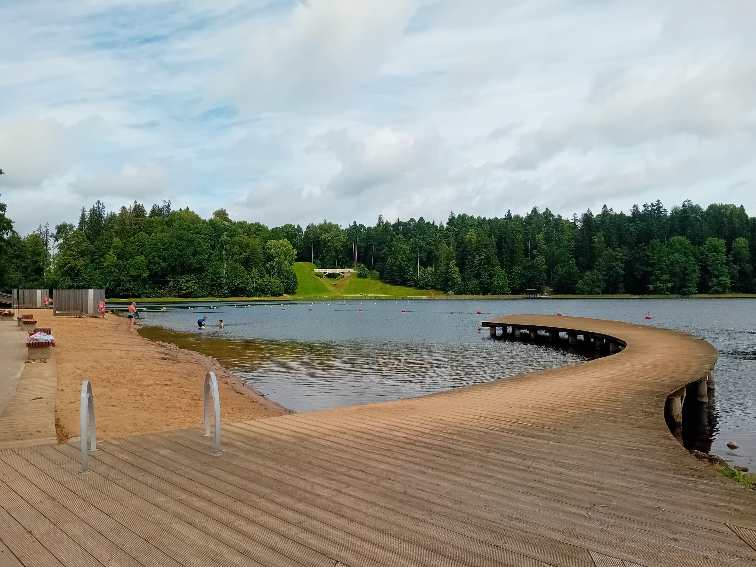 vel cetri vidzemes ezeri atziti par pietiekami pieejamiem cilvekiem ar invaliditati senioriem un gimenem ar maziem berniem