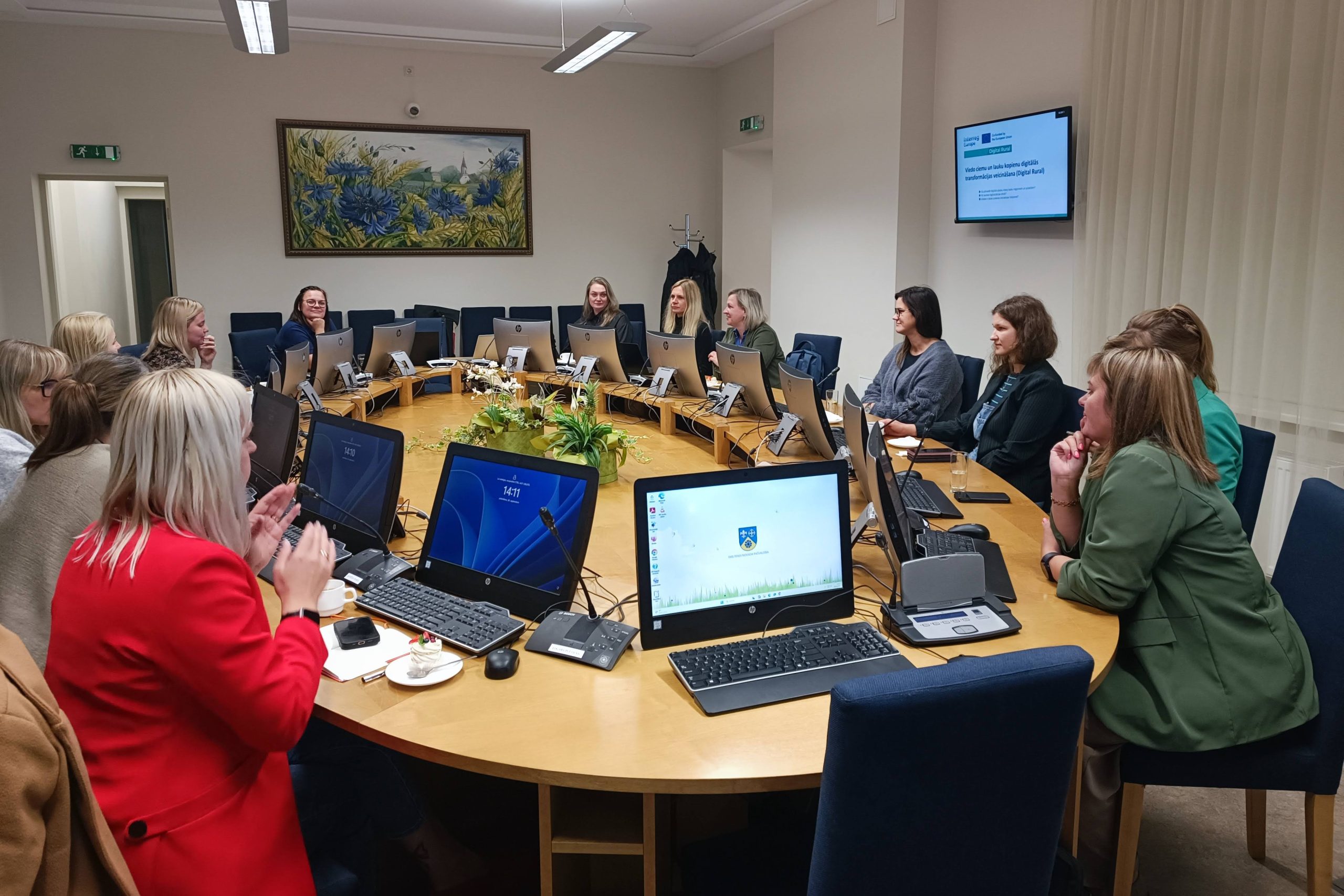 prasmes un tehnologiju pieejamiba nosacijumi digitalas plaisas mazinasanai starp pilsetu un laukiem