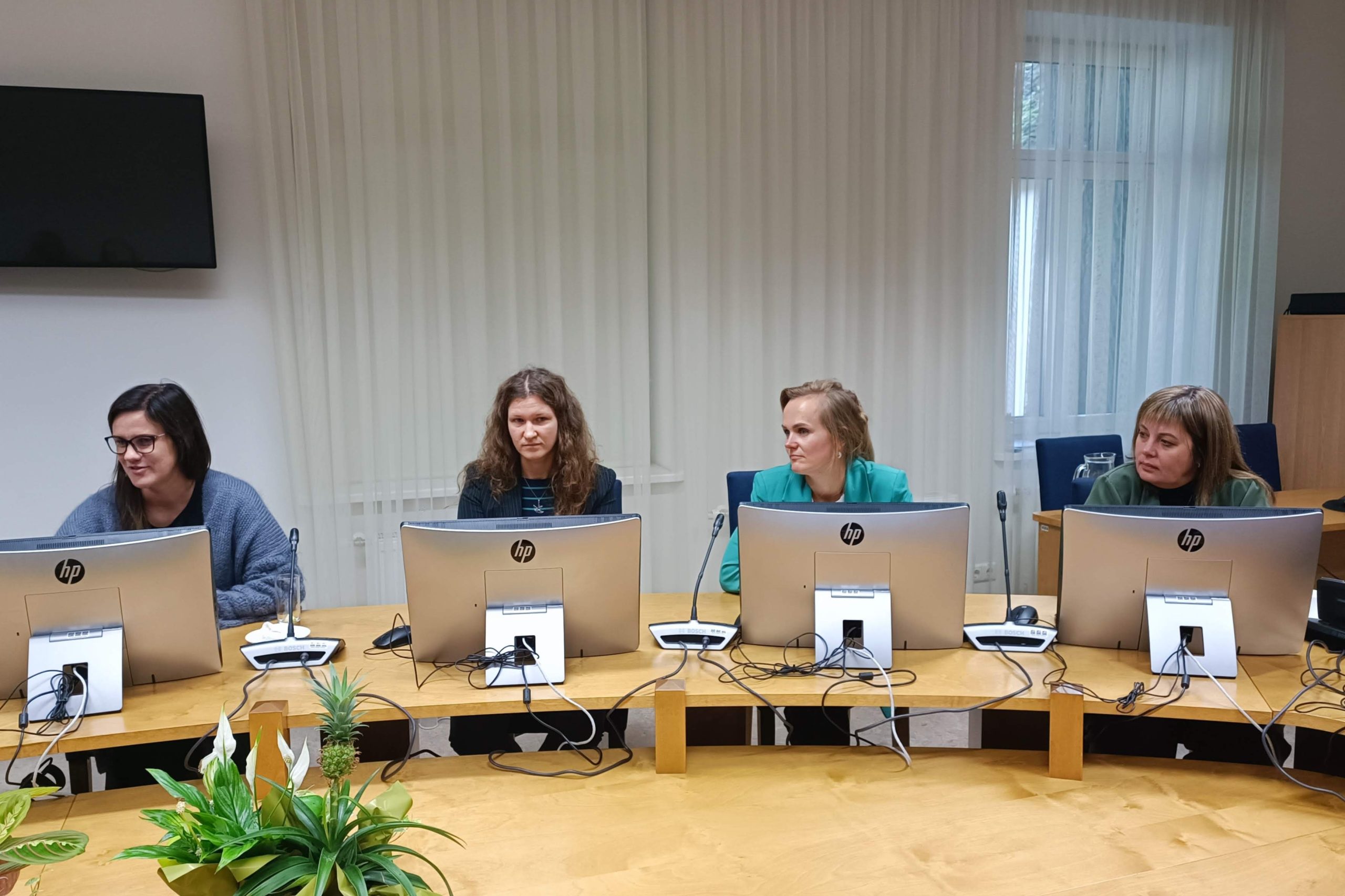 prasmes un tehnologiju pieejamiba nosacijumi digitalas plaisas mazinasanai starp pilsetu un laukiem