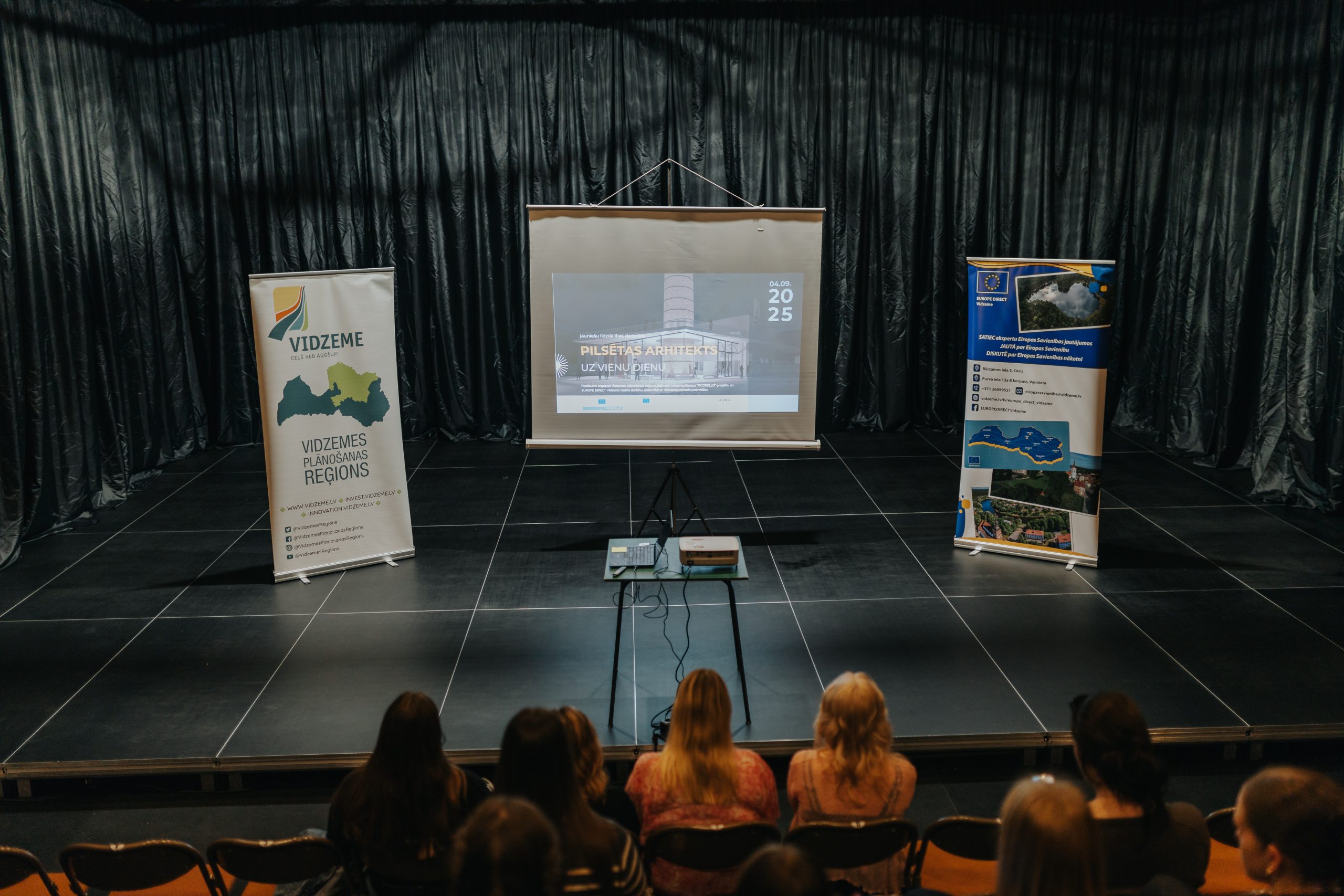 jauniesi iejutas pilsetas arhitekta loma un piedava idejas valmieras nakotnei
