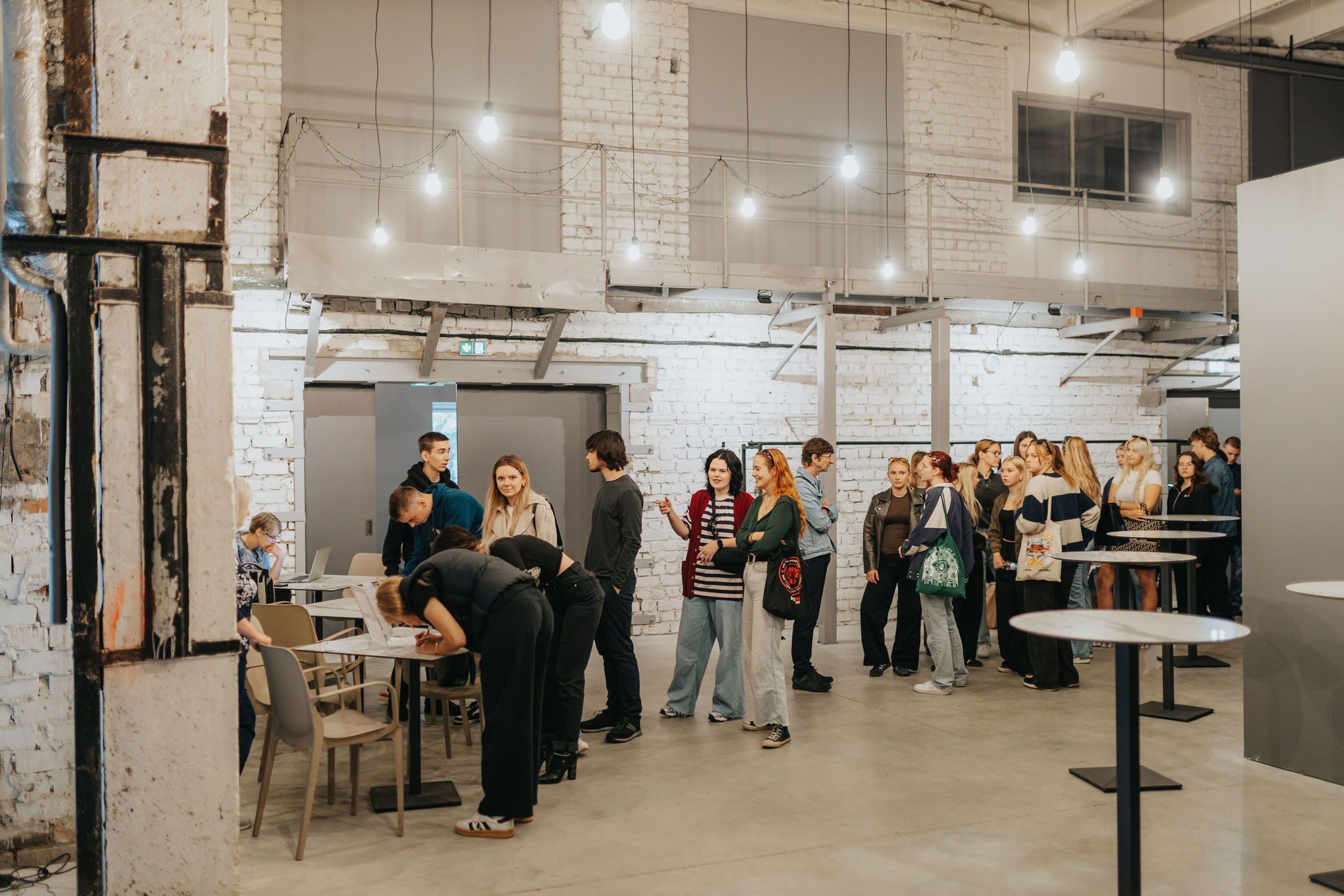 jauniesi iejutas pilsetas arhitekta loma un piedava idejas valmieras nakotnei