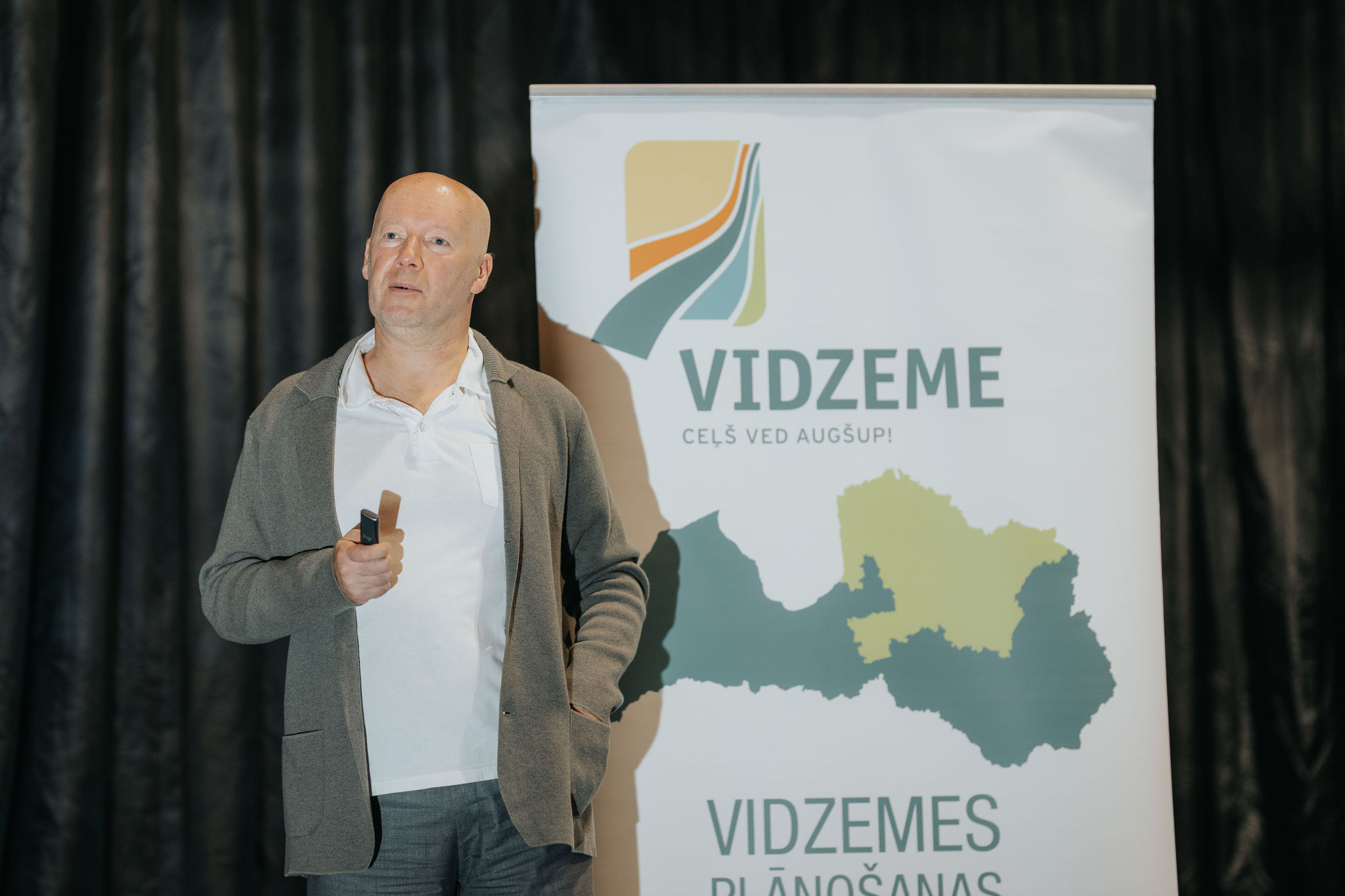 jauniesi iejutas pilsetas arhitekta loma un piedava idejas valmieras nakotnei