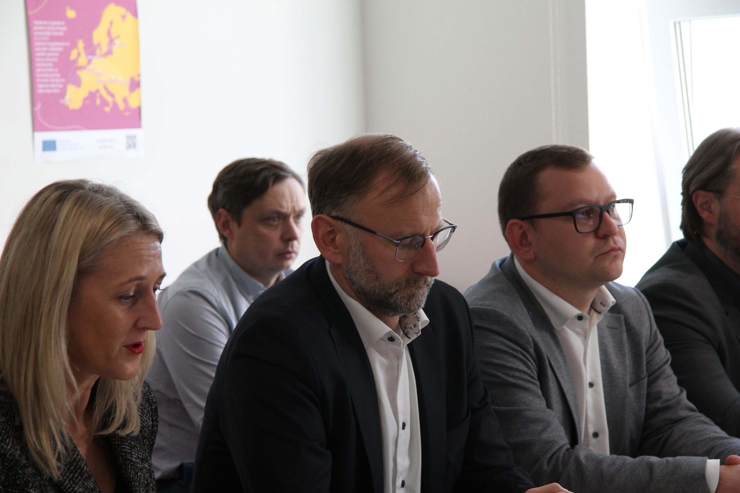 pec diskusijas ar satiksmes ministru sanemts solijums parskatit planotas sabiedriska transporta izmainas vidzeme