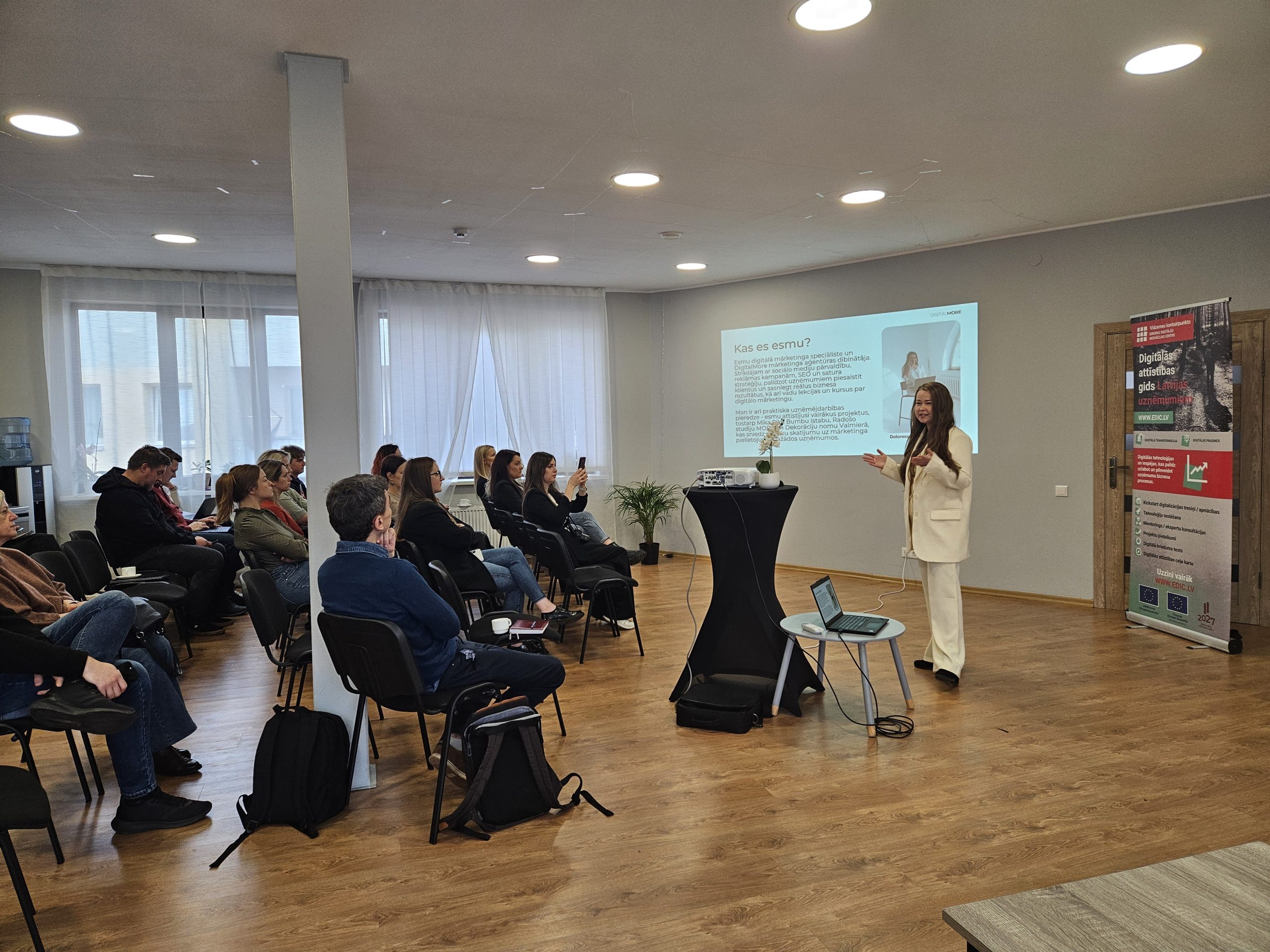 smiltene uznemeji iepazist digitalas pardosanas iespejas un rikus biznesa izaugsmei