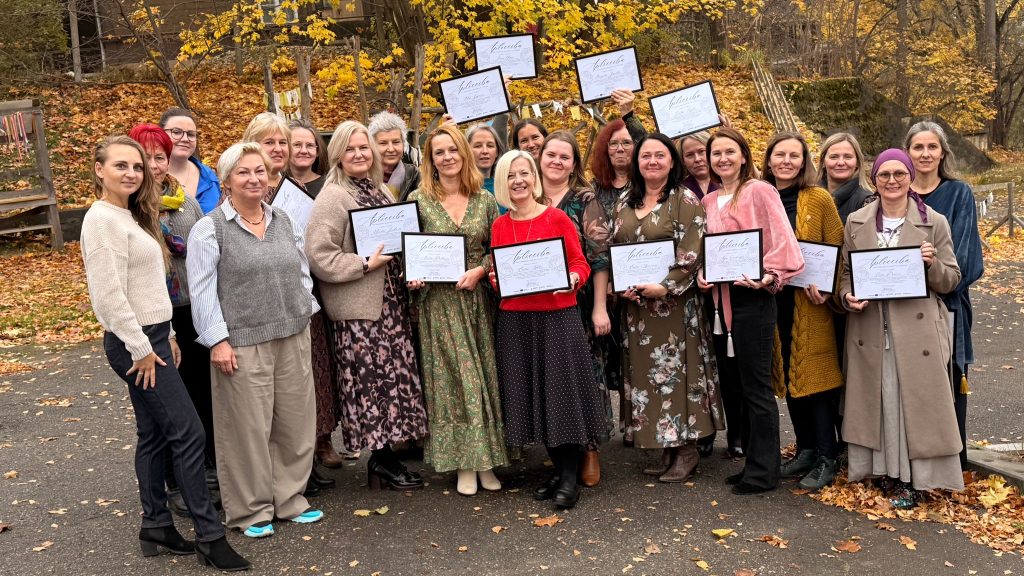 uzplaukt radosi nosledzies projekts kas iedvesmoja sievietes attistit radoso uznemejdarbibu