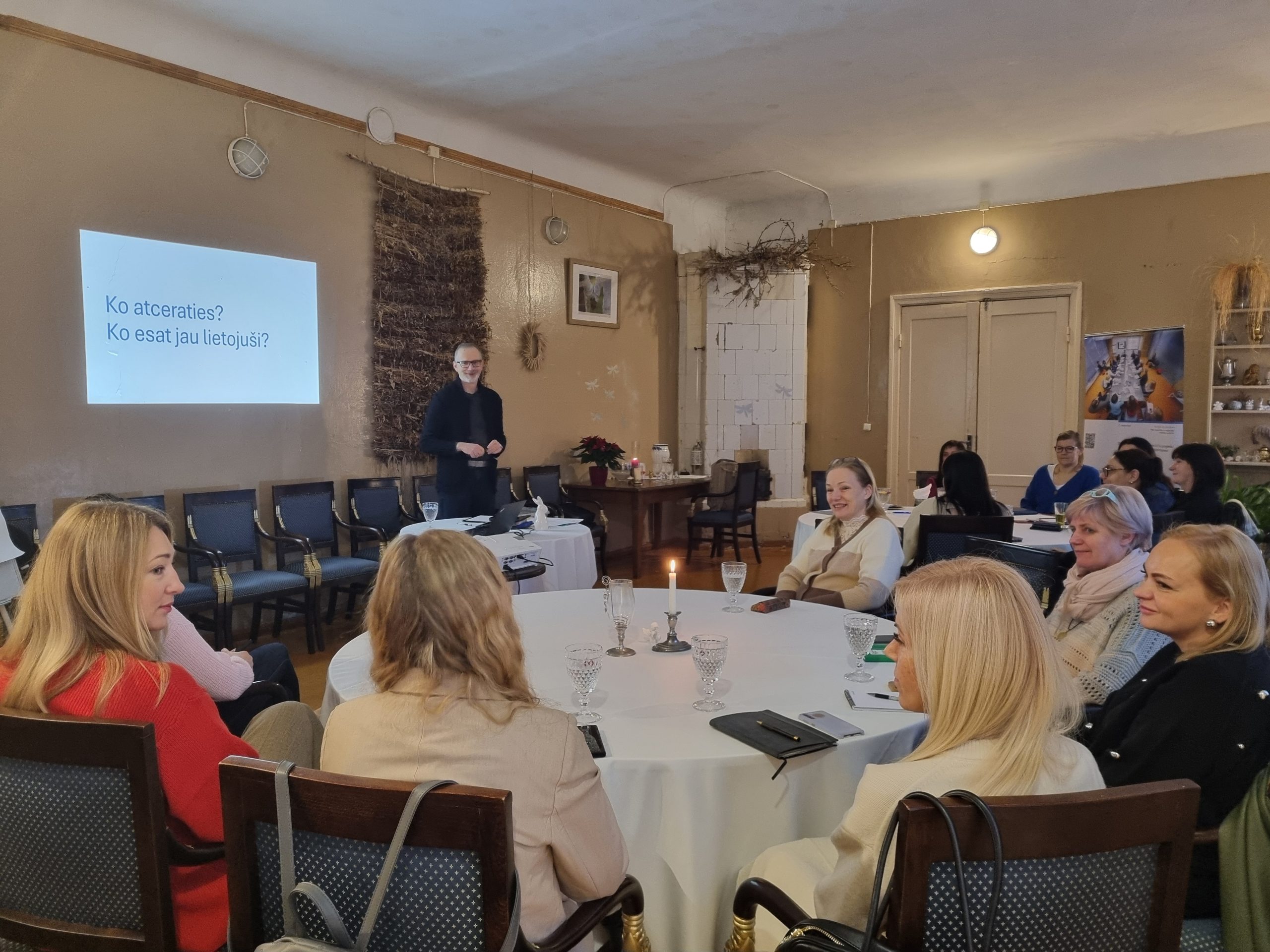 praktiskas komunikacijas un tiklosanas prasmes efektivakam darbam nosledzas apmacibu cikls strategiskas tiklosanas meistarklase