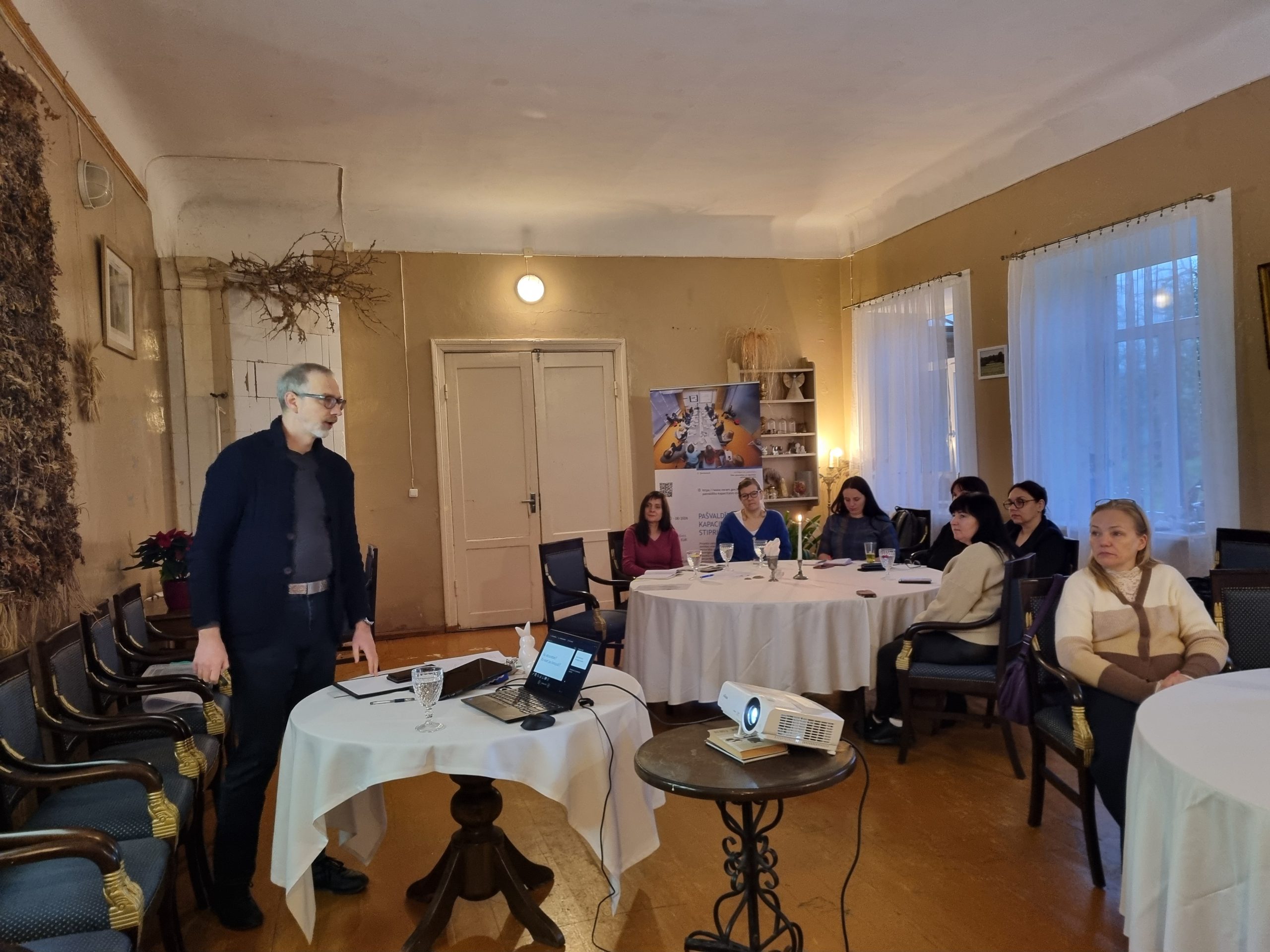 praktiskas komunikacijas un tiklosanas prasmes efektivakam darbam nosledzas apmacibu cikls strategiskas tiklosanas meistarklase