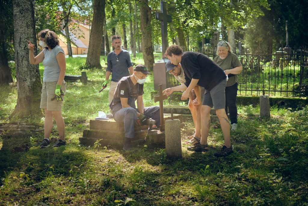 cesis aizvadita vesturisko metala piemineklu restauracijas meistardarbnica