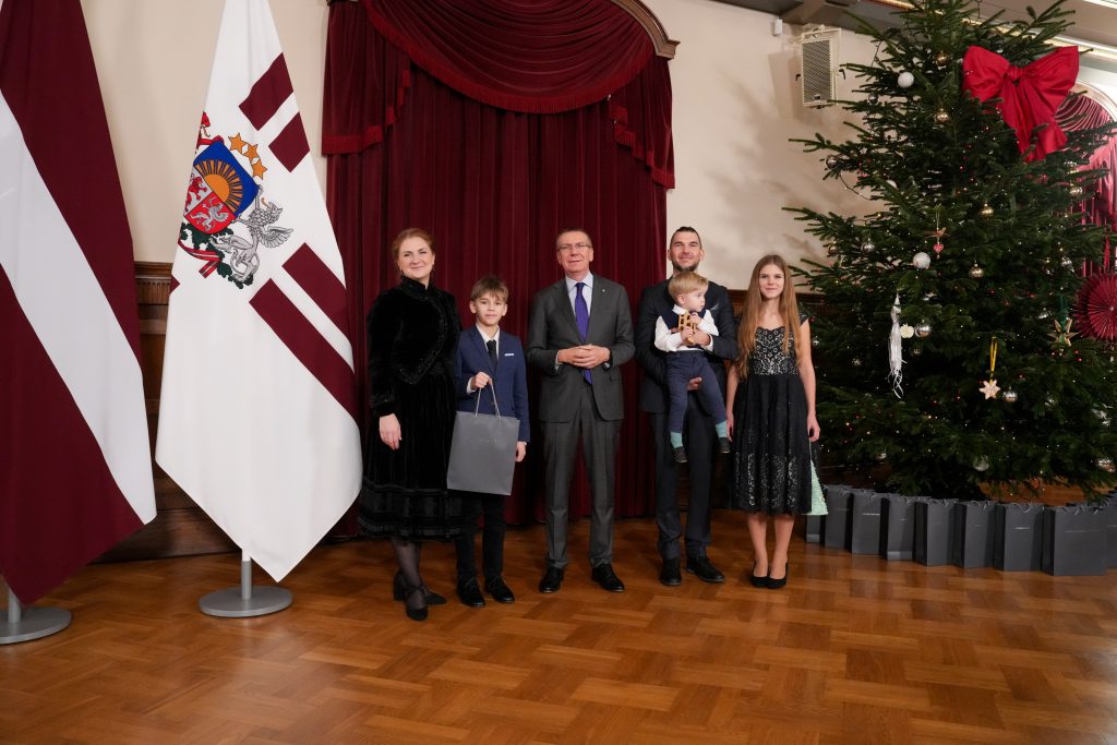 no bergenas fjordiem lidz ikskilei babru gimenes atgriesanas stasts