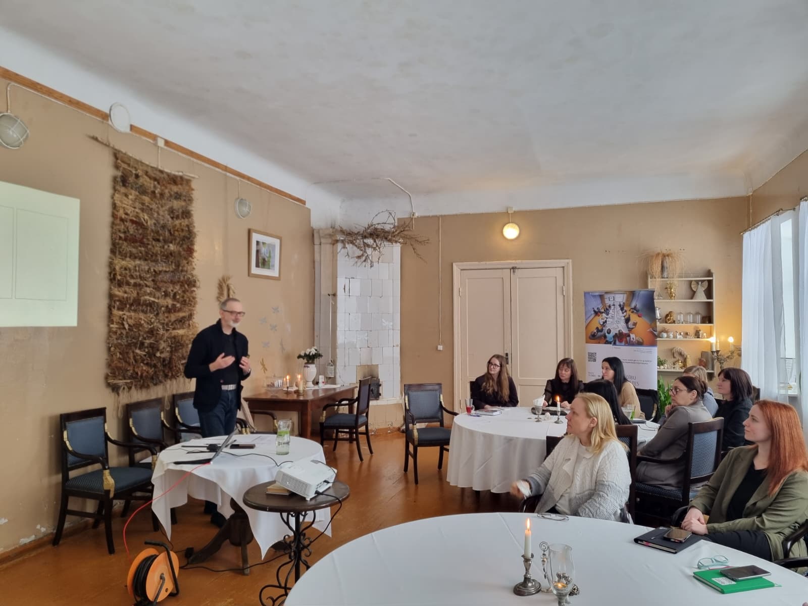 praktiskas komunikacijas un tiklosanas prasmes efektivakam darbam nosledzas apmacibu cikls strategiskas tiklosanas meistarklase