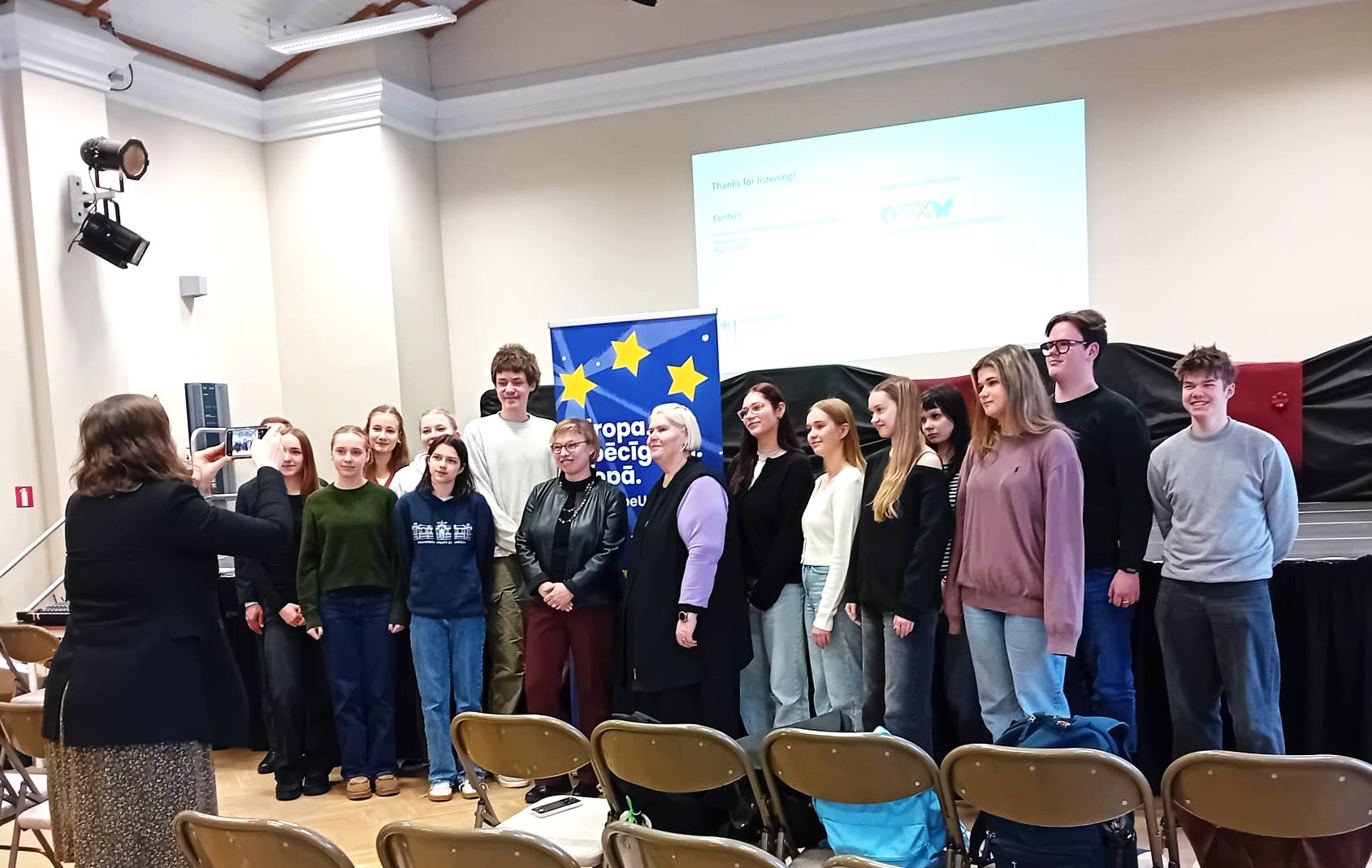 vacijas vestniece latvija tiekas ar valmieras jauniesiem