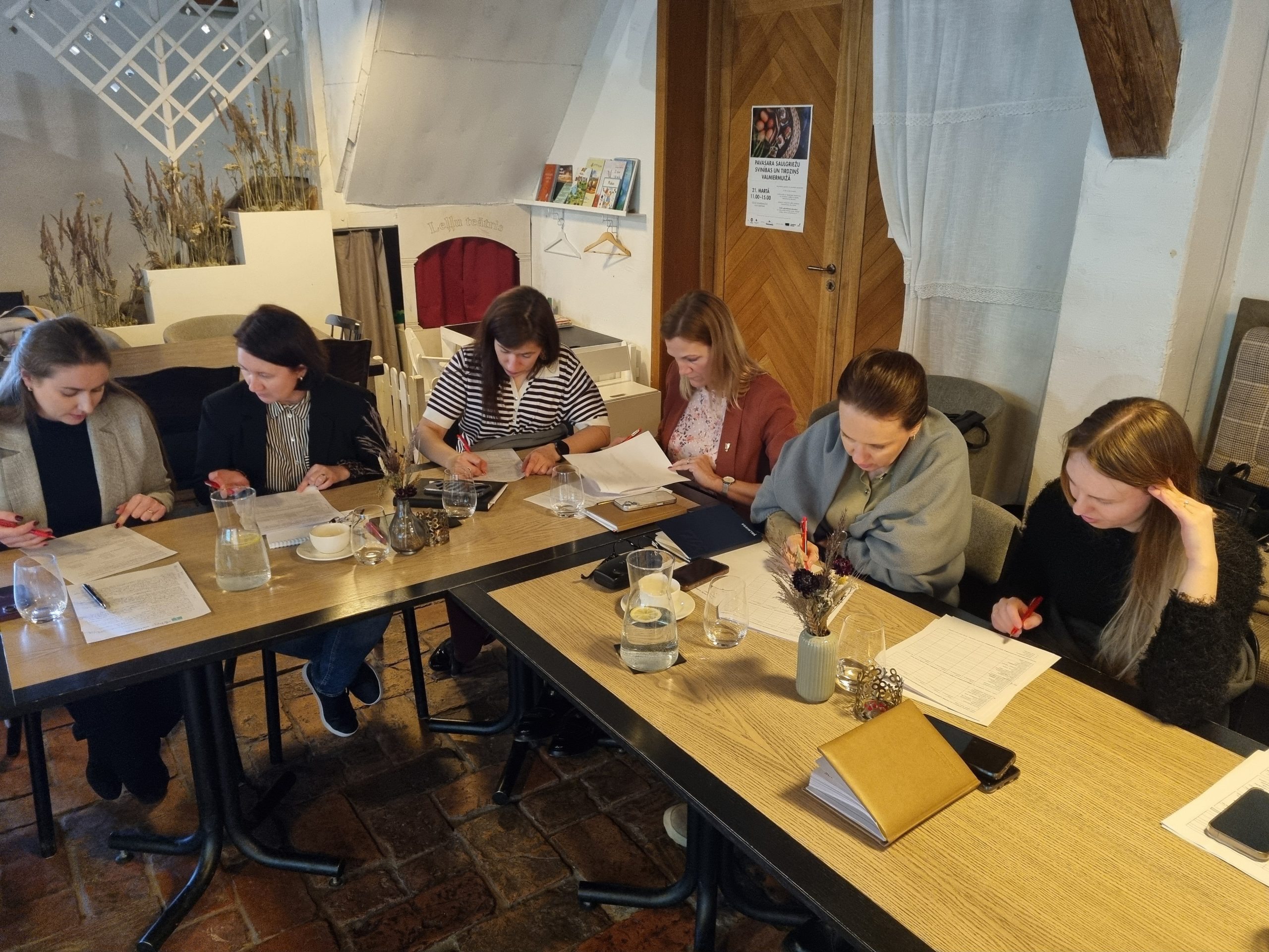 aptaujas ka instruments labakiem lemumiem nosledzies vpr apmacibu cikls