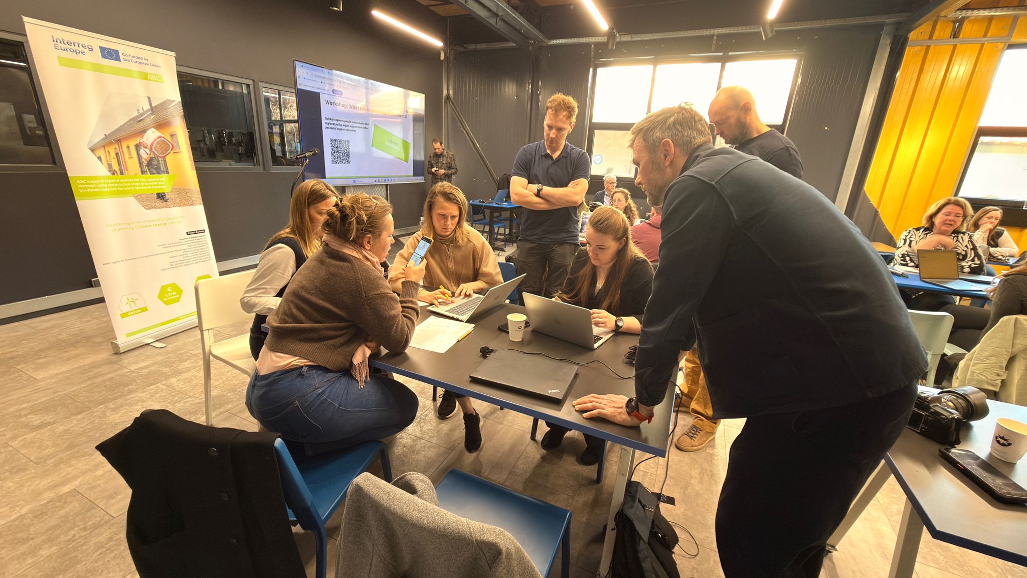 projekta agro building carbon abc partneri griekija diskute par augsnes atjaunosanu bioizcelsmes buvmaterialiem un oglekla piesaisti