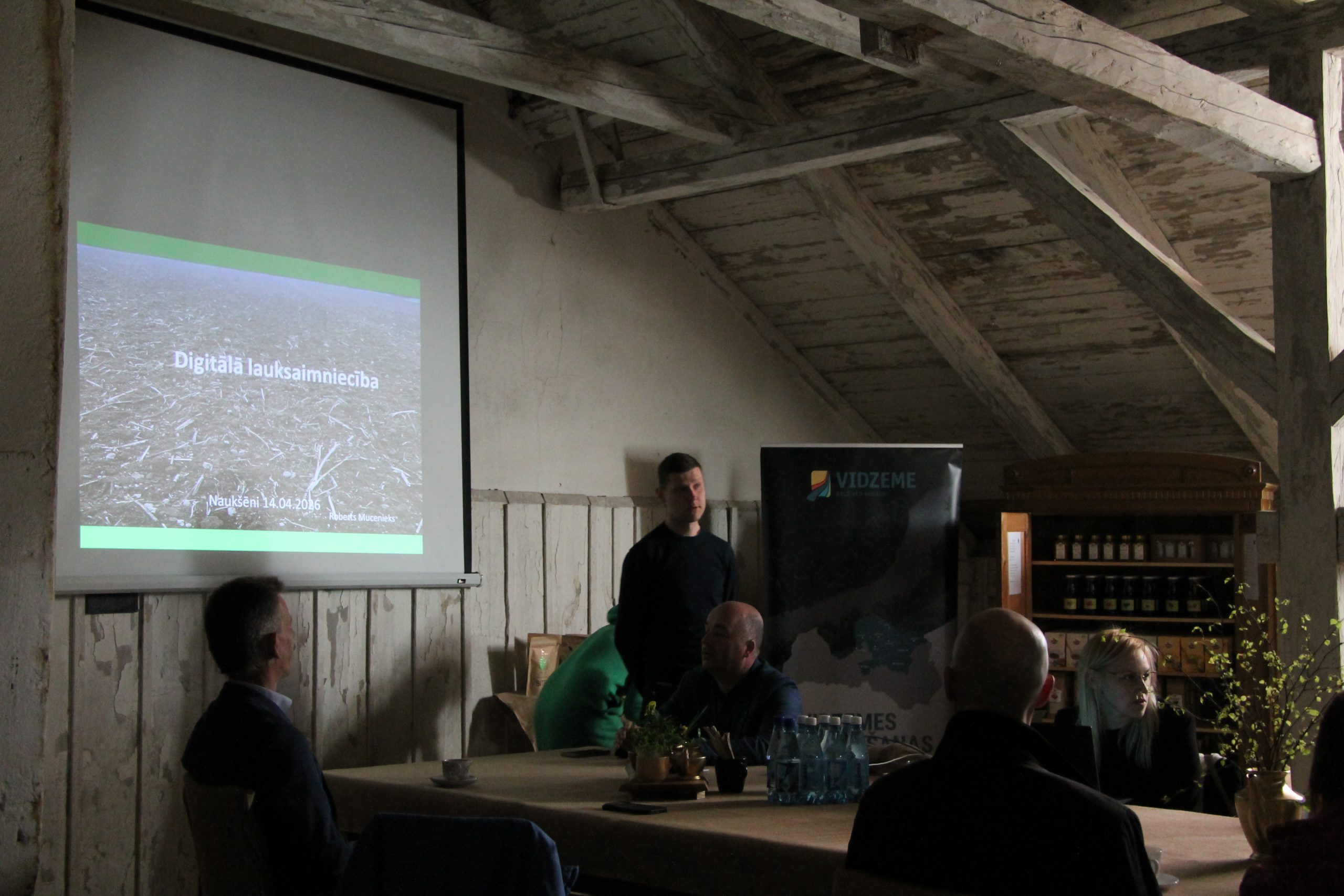 digitalizacija lauksaimnieciba uzlabo efektivitati bet izskirosa joprojam ir cilveka kompetence