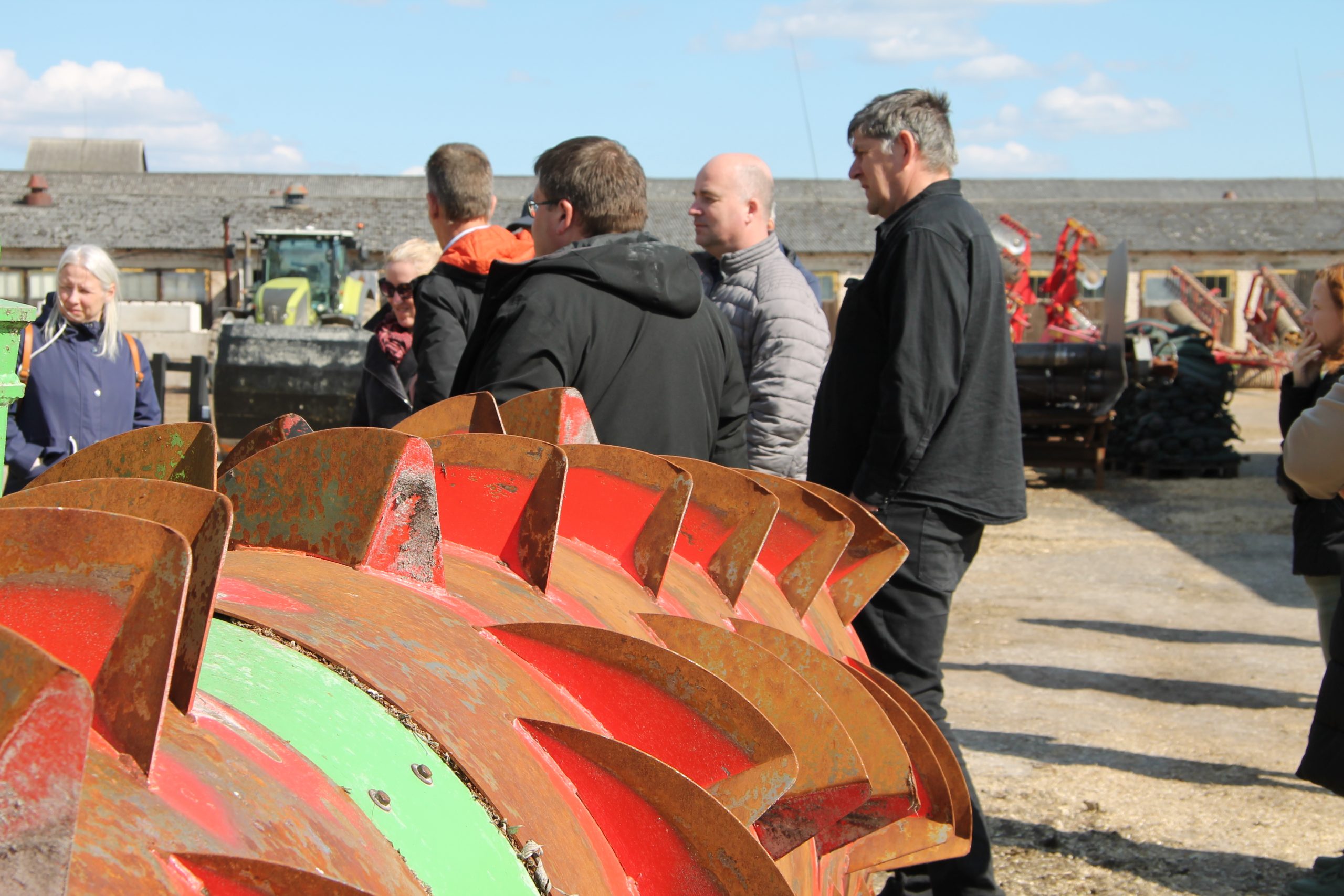 digitalizacija lauksaimnieciba uzlabo efektivitati bet izskirosa joprojam ir cilveka kompetence