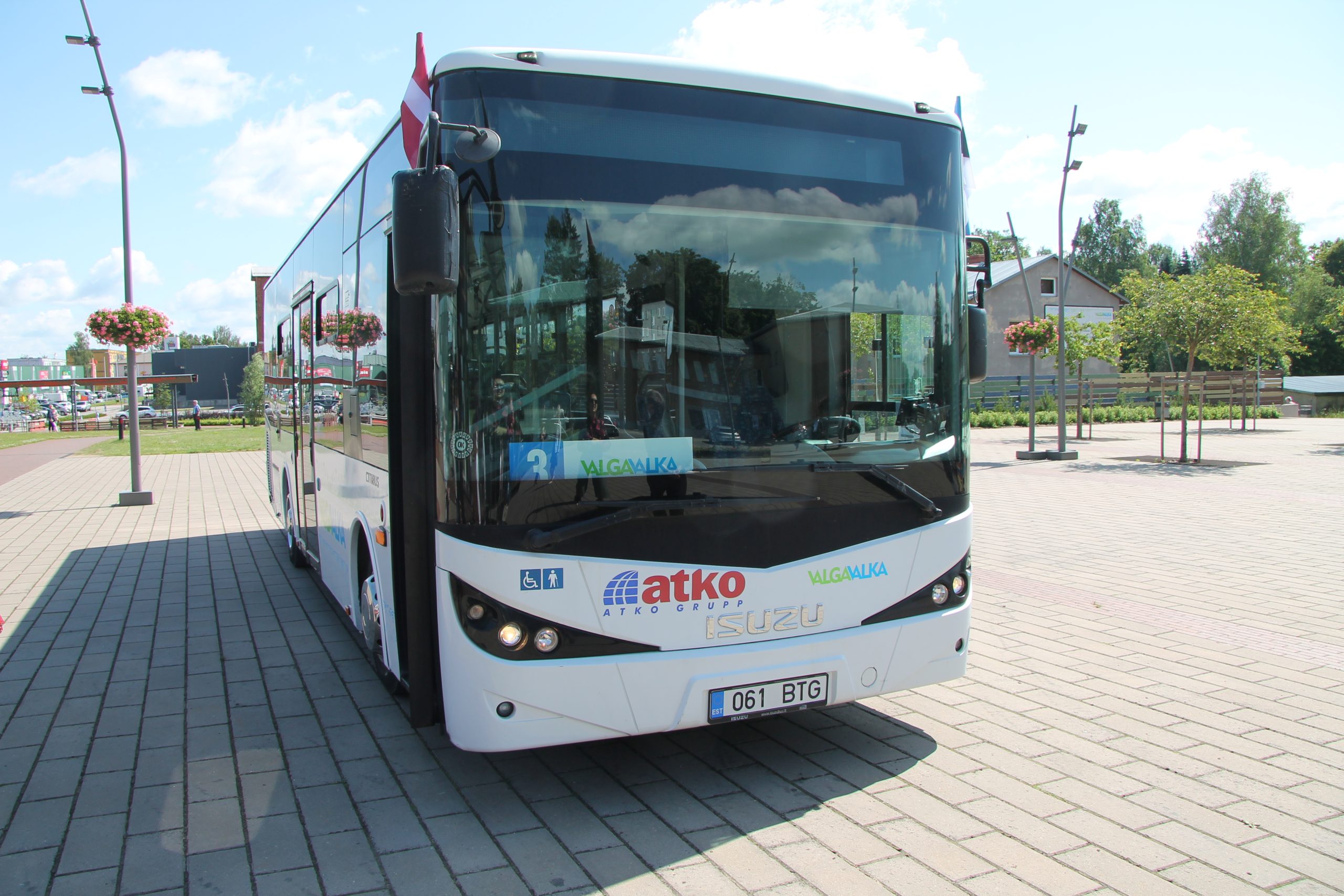 no 1 julija gaidamas izmainas ari igaunijas latvijas parrobezu pilotautobusu reisiem marsruta valga valka